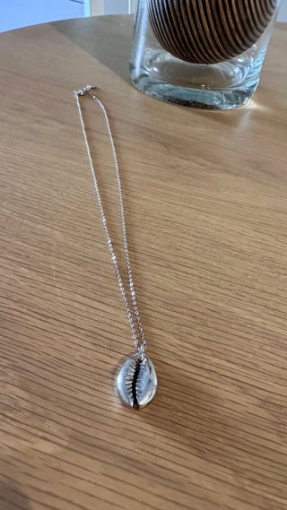 Cadena con colgante concha plata SINGULARU