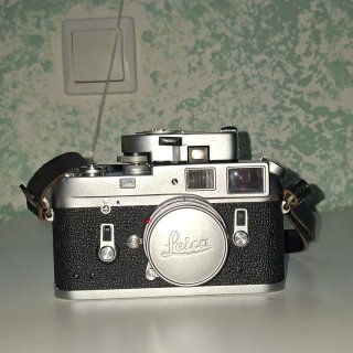 Leica M4 + objetivo Leica Elmar + Leica Meter MR