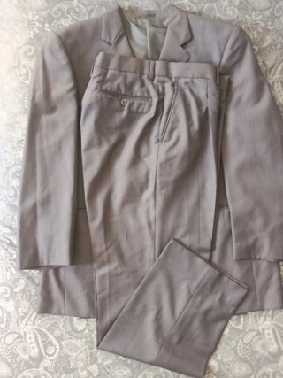 Traje de chaqueta y pantalón gris