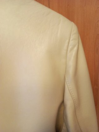 Chaqueta de cuero beis