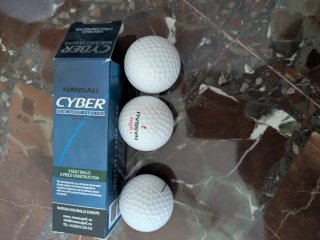 3 Pelotas de Golf Nassau Cyber