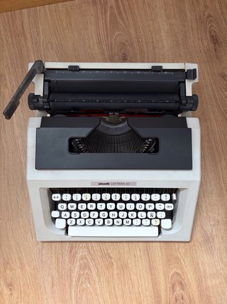 Máquina de escribir Olivetti Lettera 40