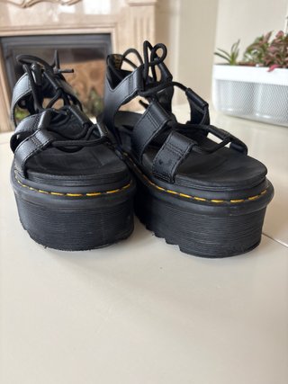 Sandalias Dr. Martens con plataforma