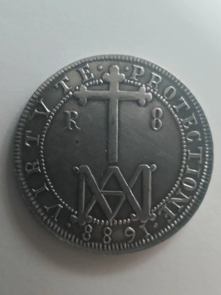 Moneda 8 Reales tipo María de 1688.