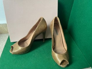 Zapatos de Salón Uterqüe Peep Toe Dorados Talla 39