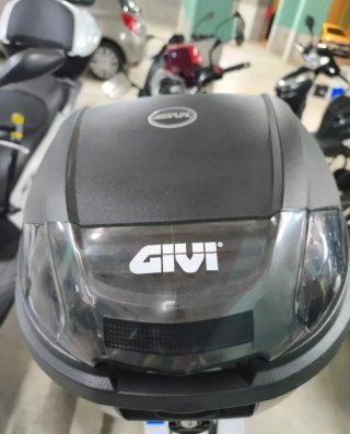 Baúl Givi para moto