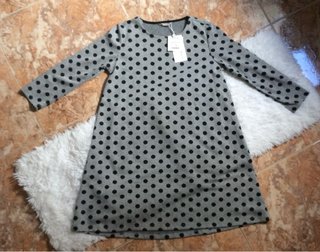 Vestido lunares gris y negro