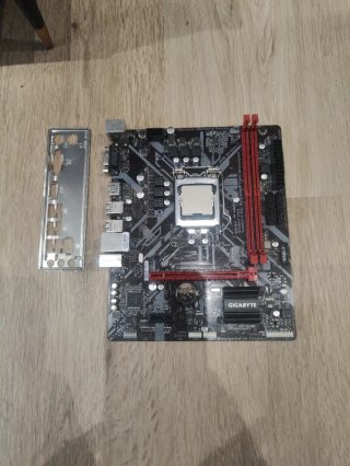 Placa Base Gigabyte B365M-H + Procesador I5-9400