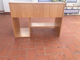 Mesa de escritorio de madera