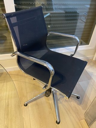 Silla de oficina cómoda y con altura regulable