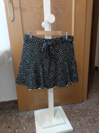 Falda pantalón negra con lunares