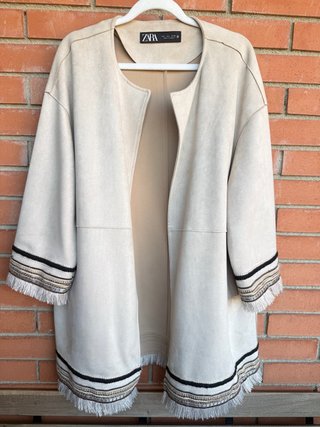 Chaqueta ante Zara