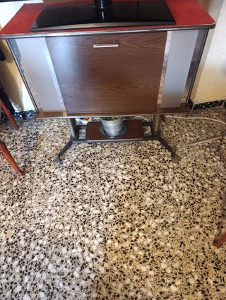 Mesa auxiliar compacta