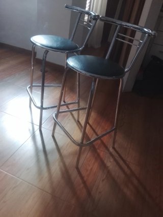 2 Taburetes Altos Cromados y respaldo