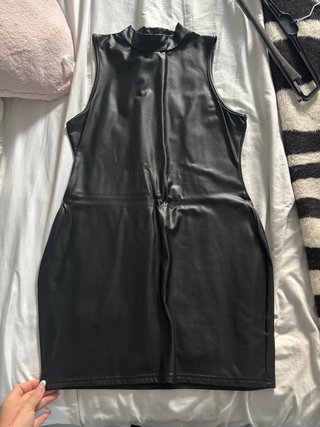 Vestido mini ajustado negro