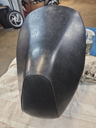 Asiento Yamaha Jog R con cofre