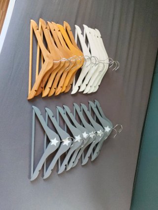 Set de 20 Perchas Infantiles de Madera