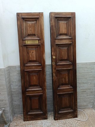 Puerta de madera doble