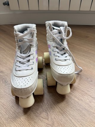Patines de cuatro ruedas blancos, talla 34