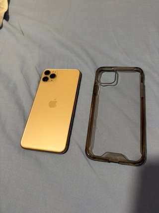 iPhone 11 Pro Max Oro con custodia TRATTABILE