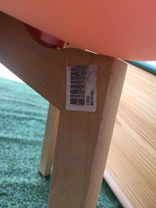 4 Sillas de comedor con patas de madera