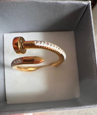 Anillo Grande Dorado con Piedras
