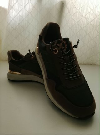 Zapatillas Xti Marrones y Negras