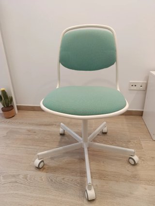 Silla de escritorio con ruedas