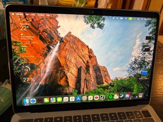 Apple MacBook
