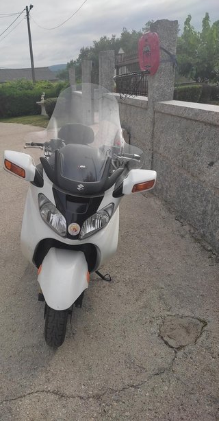 Suzuki Burgman 650 Blanca