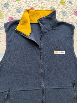 Chaleco polar unisex azul y amarillo