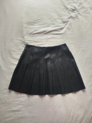 Falda de tablas negra efecto cuero