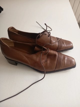 Zapatos de piel marrones
