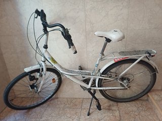 Bicicleta de paseo blanca