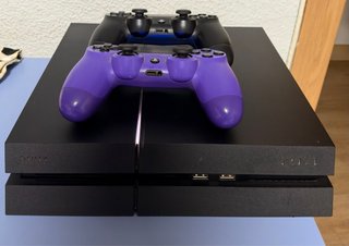PS4 de 500 GB + 2 mandos + GTA V