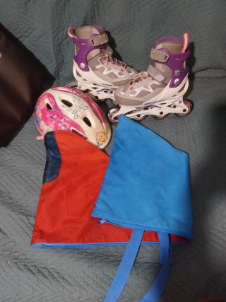 Patines en línea Oxelo Talla 32-35 + Casco