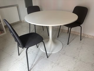 Mesa de Comedor Redonda y 3 Sillas