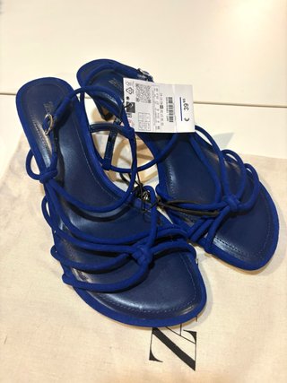 Sandalias de piel azules Zara