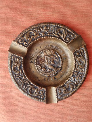 Cenicero de Bronce con Relieve