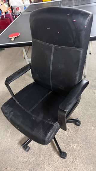 Silla de oficina negra