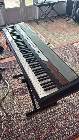Piano de escenario Korg SP-250