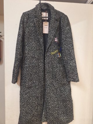 Abrigo Pull&Bear Negro y Blanco Talla S
