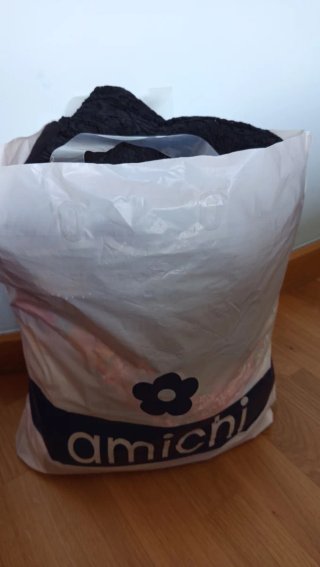 Bolsa con ropa multimarca