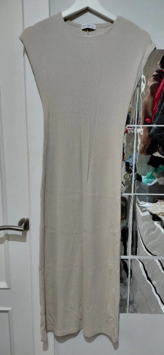 Vestido ajustado Stradivarius beige