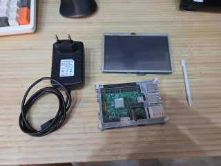 Raspberry Pi 3B con Pantalla 800x480 y Lápiz