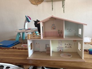 Casita de Muñecas de Madera