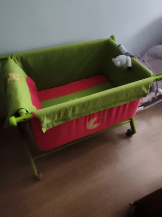 Cuna Moisés con Estructura Verde