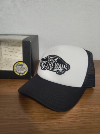 Vans Off The Wall Gorra Blanca y Negra. No ikea