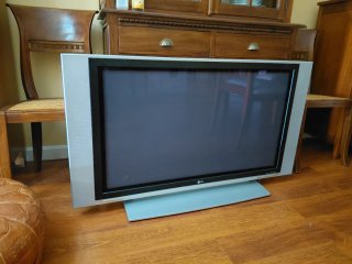 Televisor LG. La regalo si vienen a llevarsela.