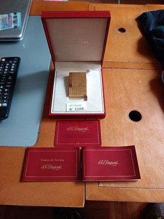 Encendedor S.T. Dupont Vintage chapado en oro